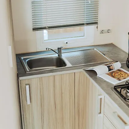 مكان تخييم Mobil Avec Terrasse A Saint-jean-de-monts - Api-1-52-1095 *